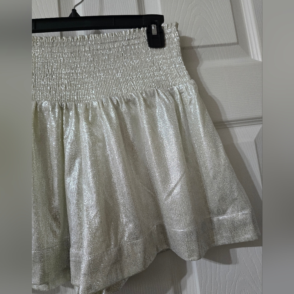 TCEC Smocked Waist Flowy Shorts, Pearly White w/Metallic Silver Accents, EUC! - Picture 5 of 11